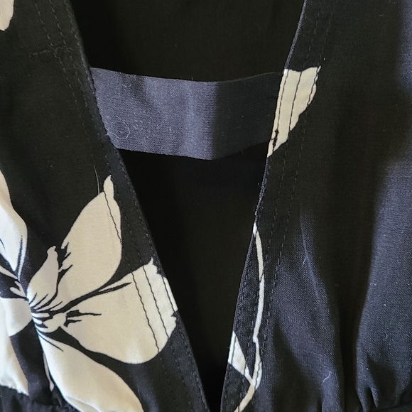 Willow Flowy Light Weight Dress - Picture 7 of 9